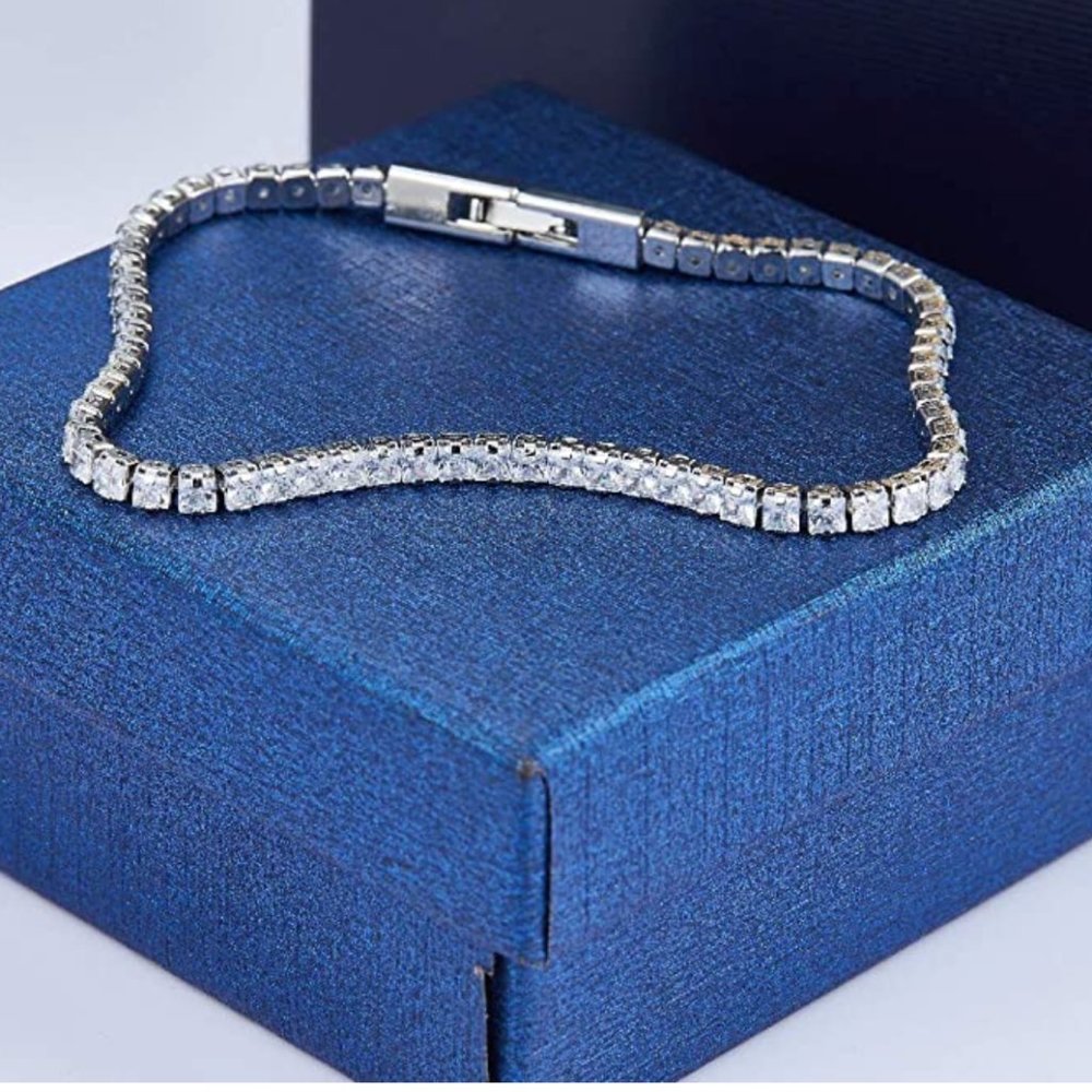 14k White Gold Princess Cut Diamond Bracelet